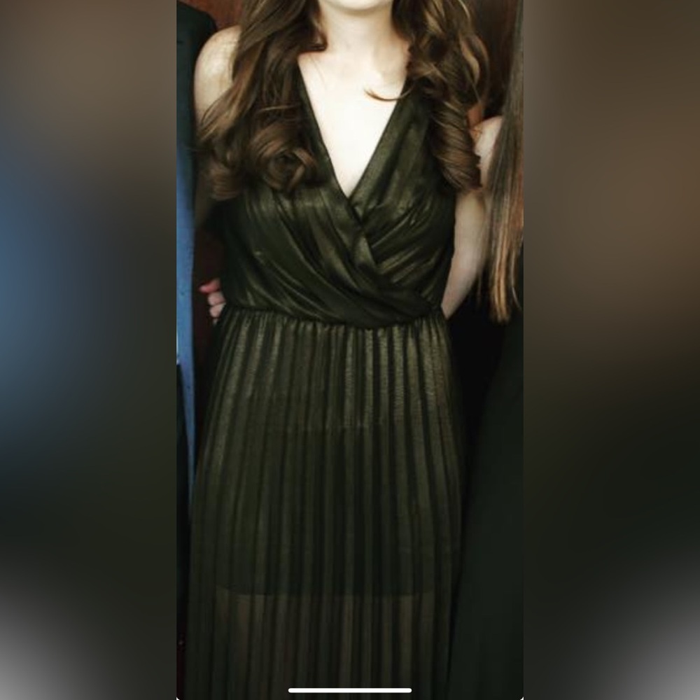 Robbi and Nikki Elegant Black and Gold Shimmer Dress